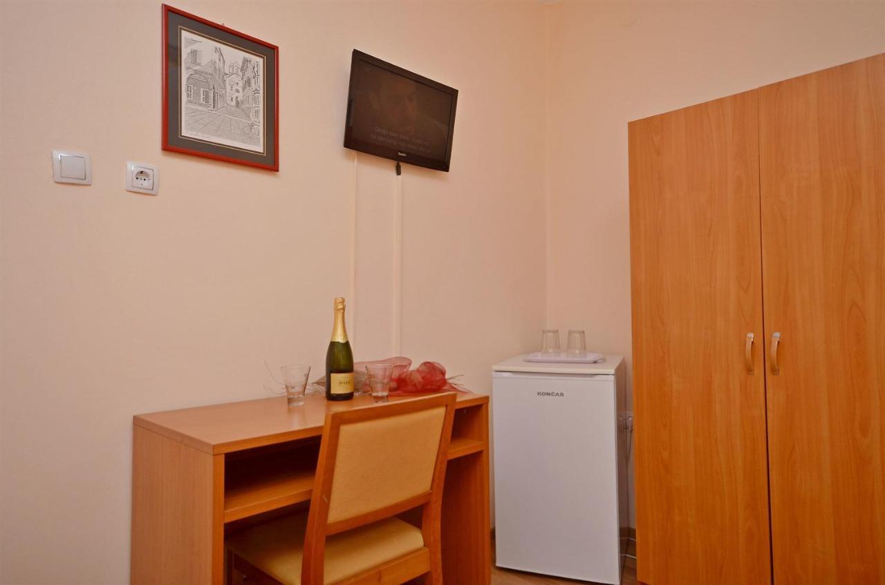 Apartment And Room Ivica Vodice Exterior foto