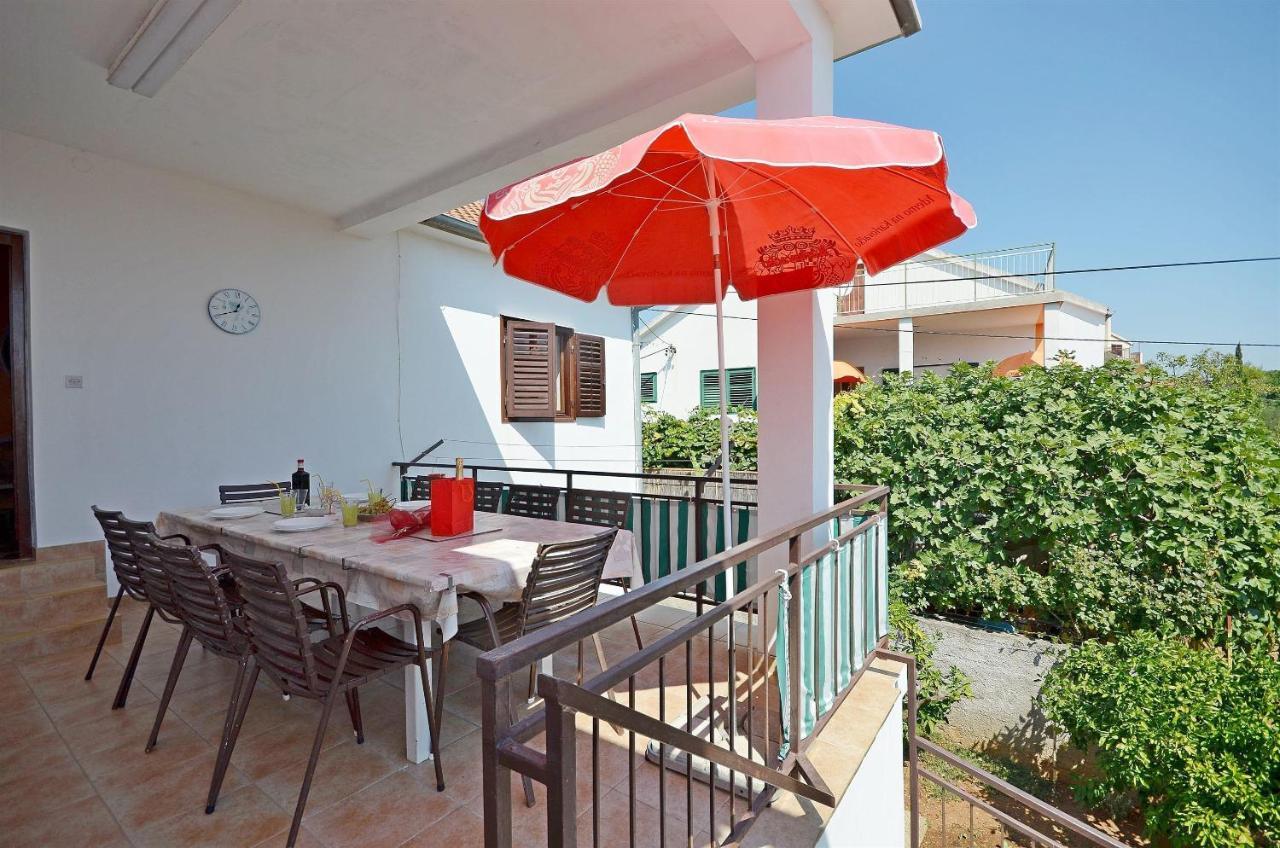 Apartment And Room Ivica Vodice Exterior foto