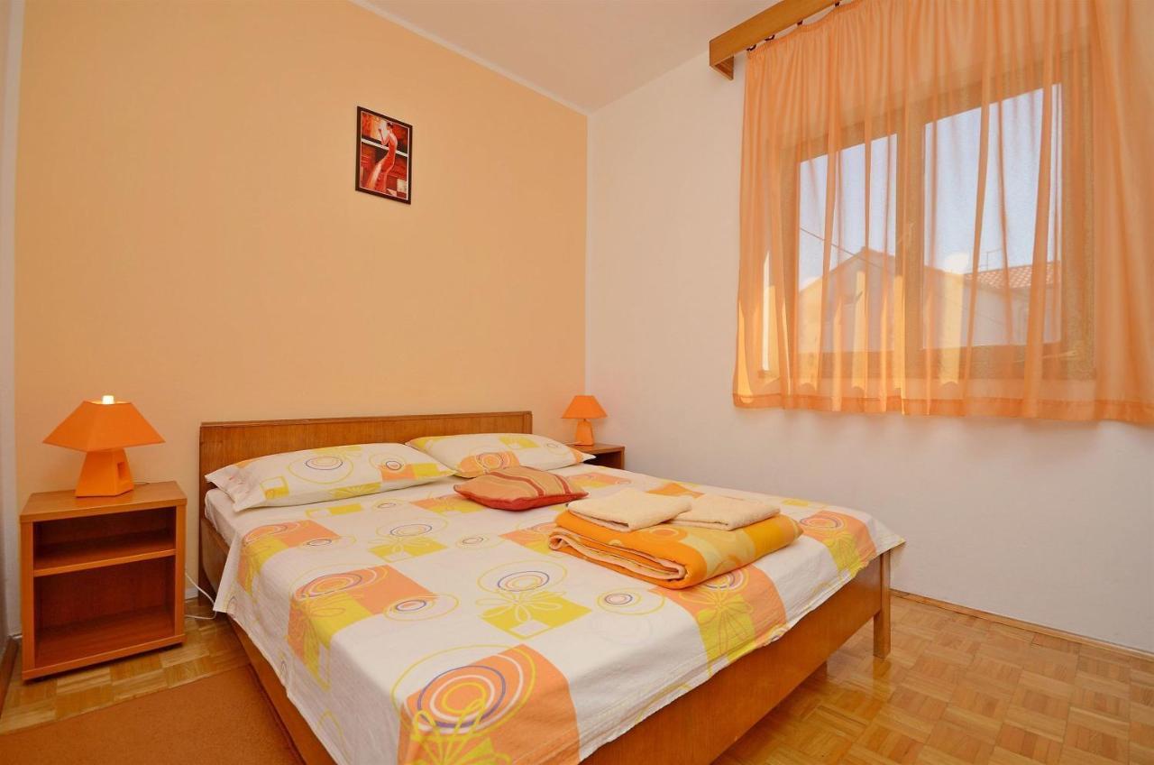 Apartment And Room Ivica Vodice Exterior foto