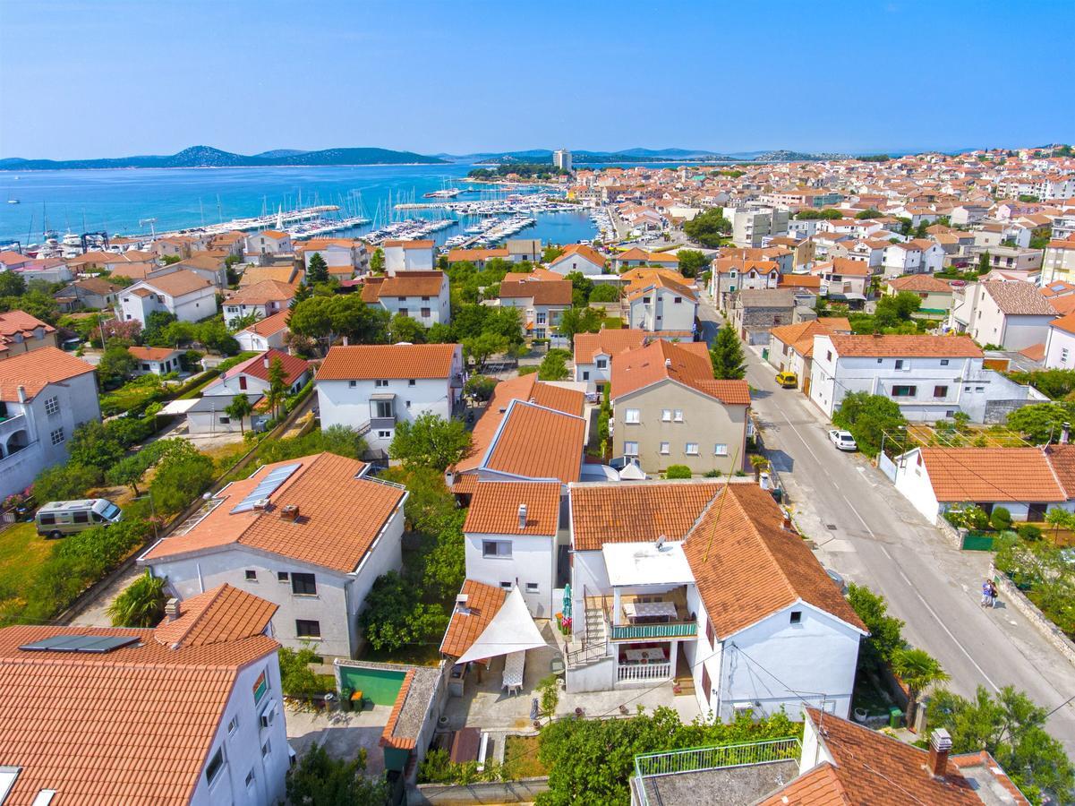 Apartment And Room Ivica Vodice Exterior foto